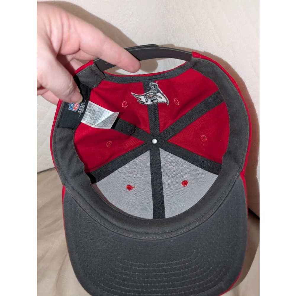 NFL Team Apparel Tampa Bay Buccaneers Red Black Hat One Size, Boys Yourh